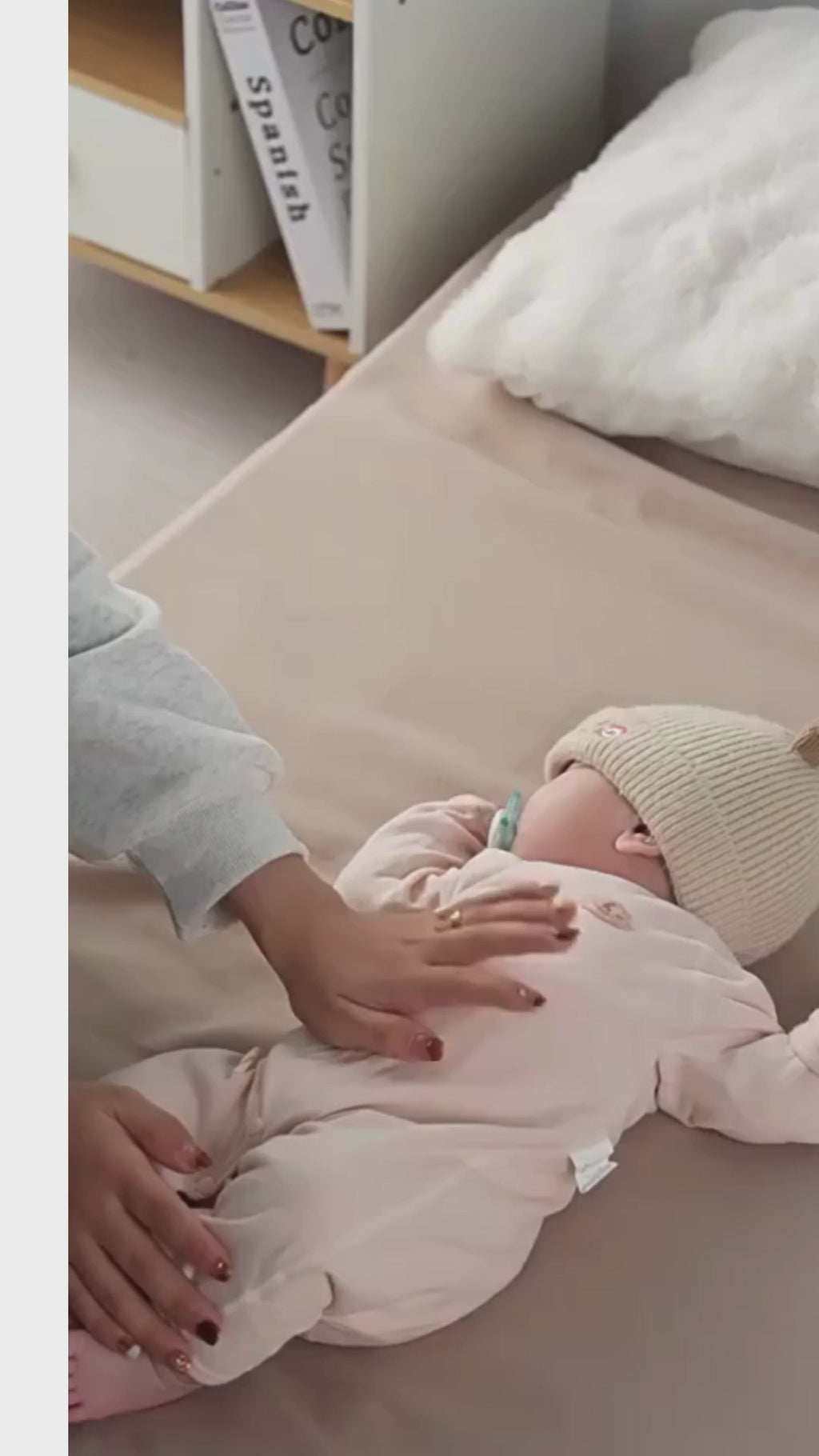 Comme dans les Bras de Papa & Maman – Coussin Tapoteur pour Bébé  Ourson blanc