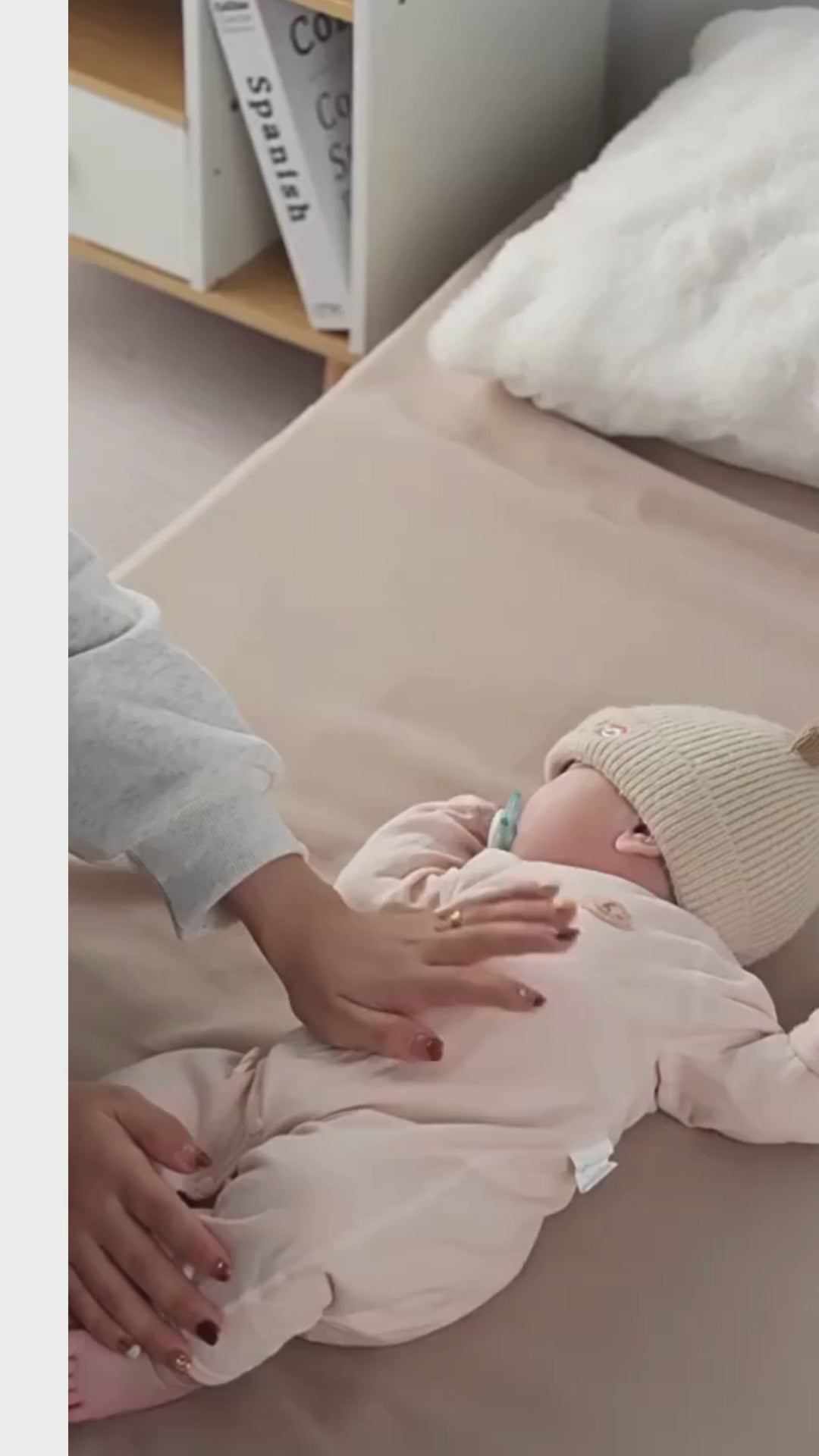 Comme dans les Bras de Papa & Maman – Coussin Tapoteur pour Bébé  Ourson blanc